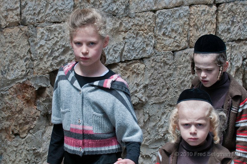 20100409_133110 D300.jpg - Sister and 2 brothers,Mea Shearim